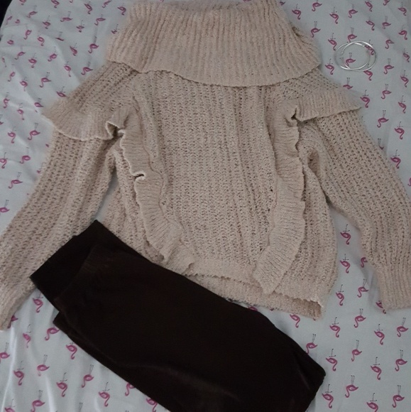 BRAND NEW Express ruffle cowl neck sweater - Picture 1 of 3